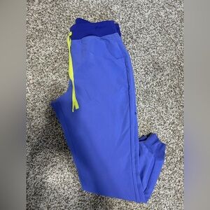 Women’s figs Zamora joggers Medium petite HW